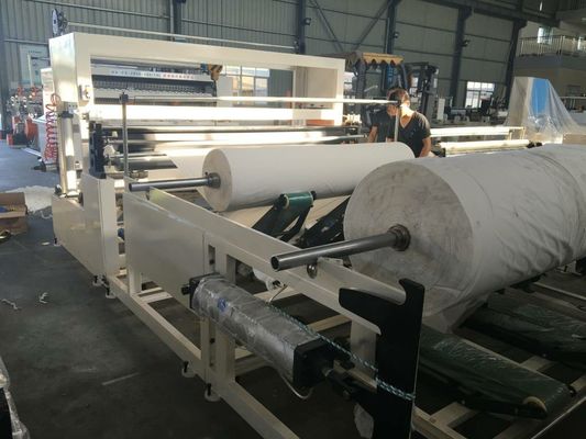 China Servietten-Papier-Rollenrückspulenmaschine mit dem Aufschlitzen der Aktions-starken Eigenschaft usine